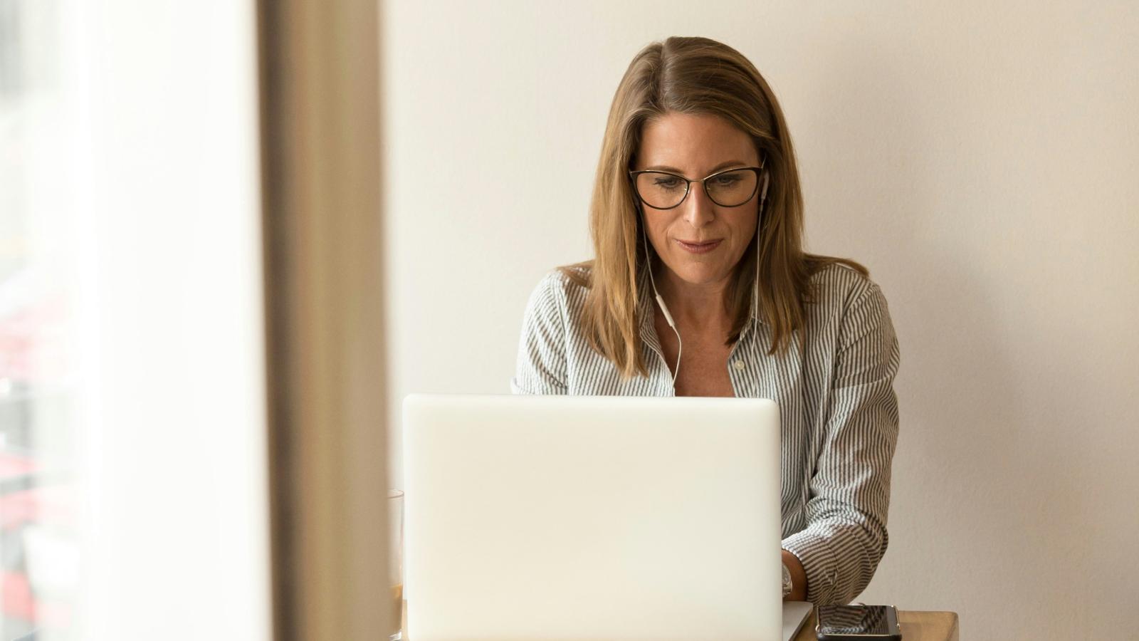 woman sitting at a laptop